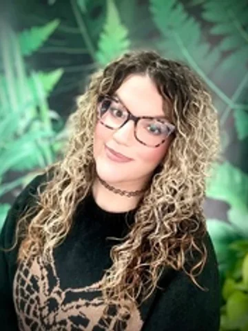 Corrine, Nail Technician & Makeup Artist